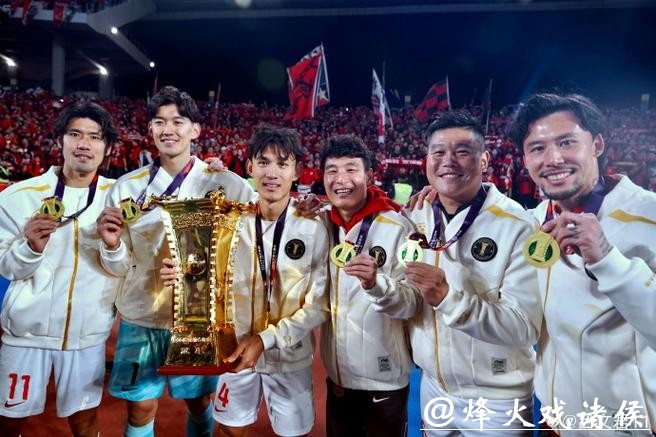 根宝足球基地迎“首位接班人”,吕文君退役转型挂帅海港“一生一世队” 根宝足球基地迎“首位接班人”,吕文君退役转型挂帅海港“一生一世队”